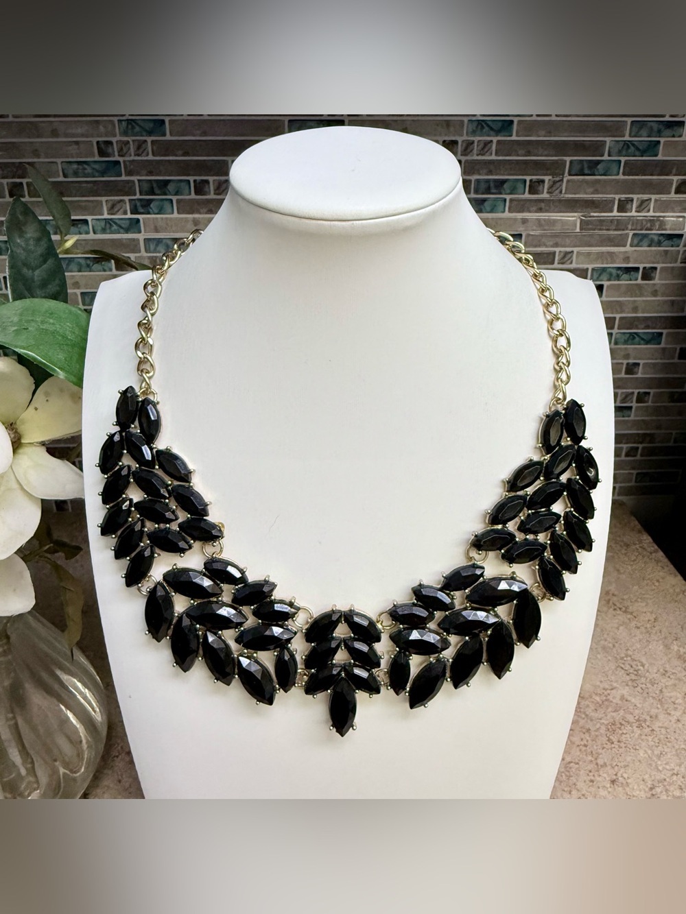 Forever 21 black and gold bib necklace